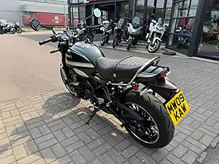 Used 2022 Kawasaki Z900 RS Green - Interior and Exterior details 8