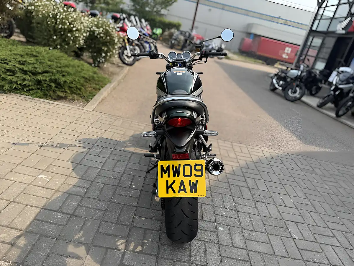 Used 2022 Kawasaki Z900 RS Green - Interior and Exterior details 9
