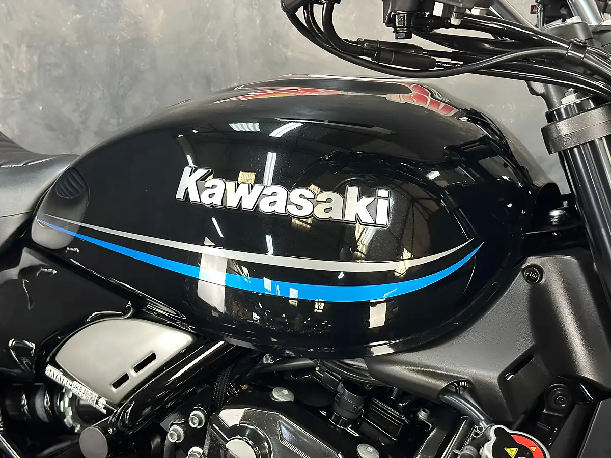 Used 2022 Kawasaki Z900 RS Modern Classic Black - Interior and Exterior details 12
