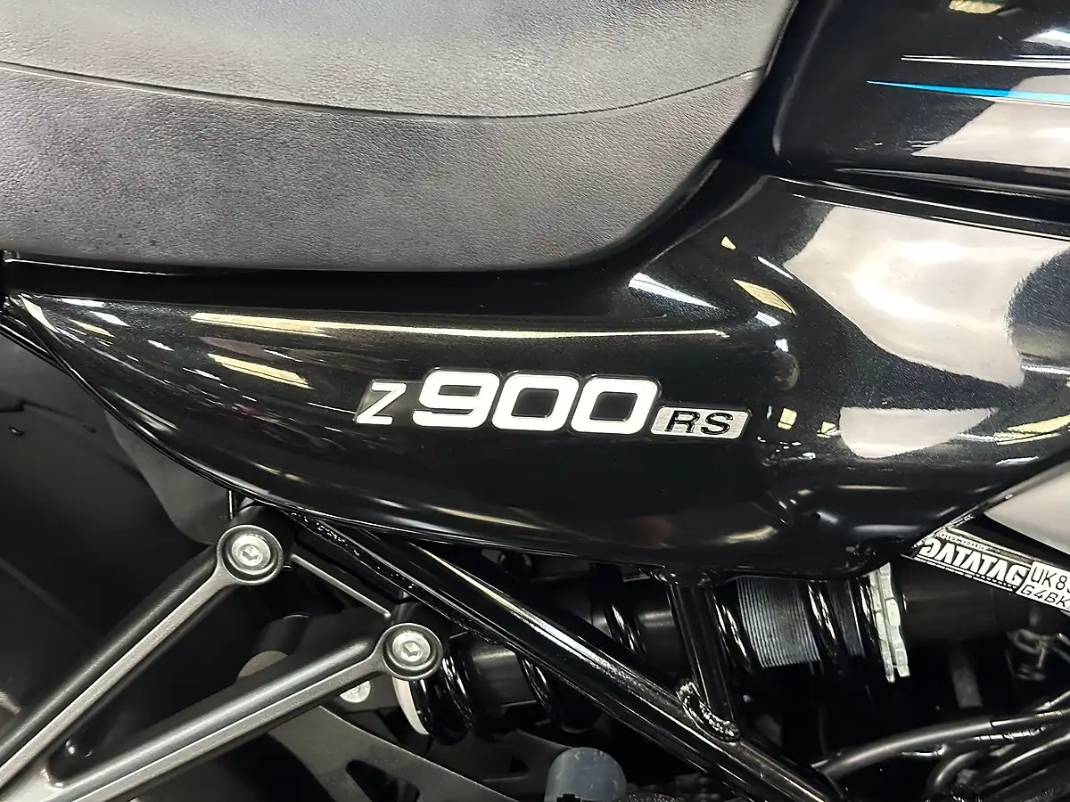 Used 2022 Kawasaki Z900 RS Modern Classic Black - Interior and Exterior details 13