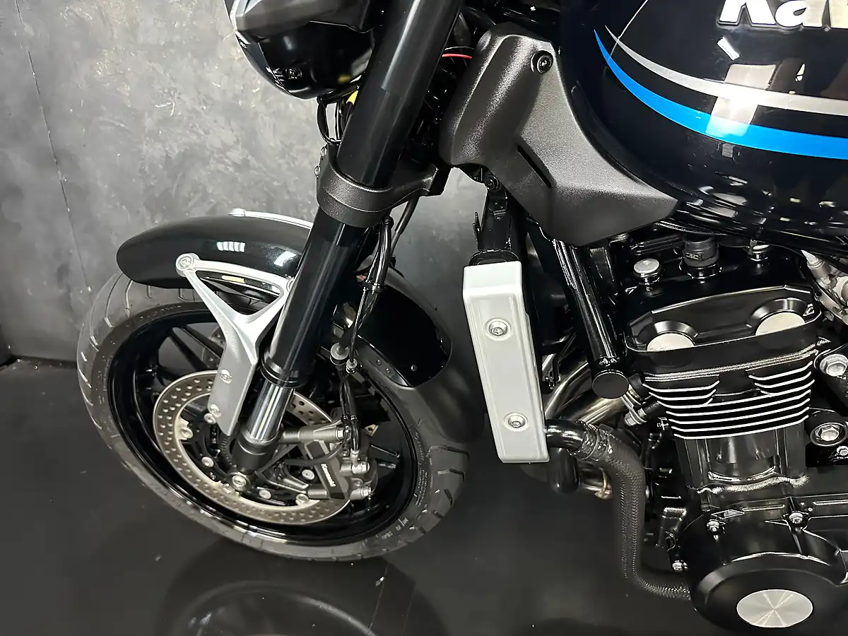 Used 2022 Kawasaki Z900 RS Modern Classic Black - Interior and Exterior details 17