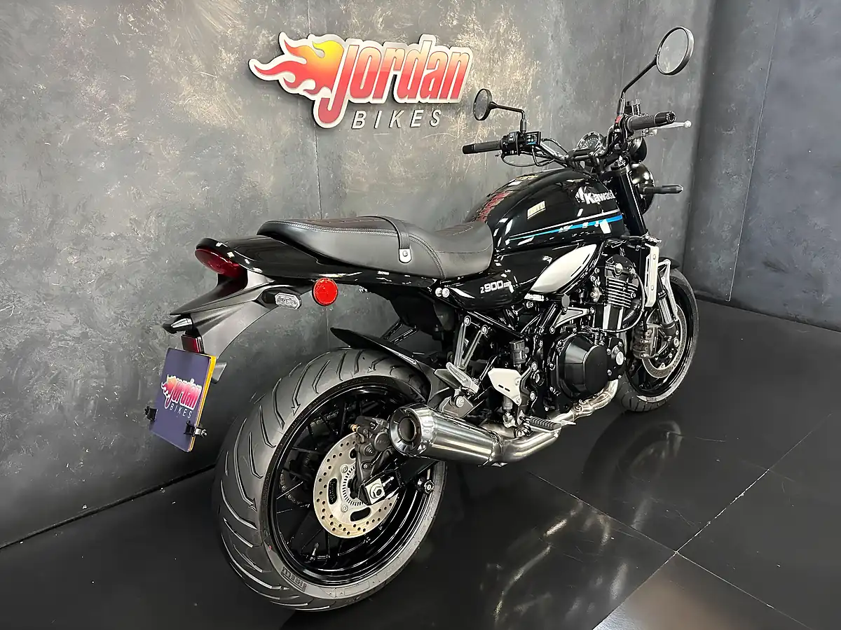 Used 2022 Kawasaki Z900 RS Modern Classic Black - Interior and Exterior details 6