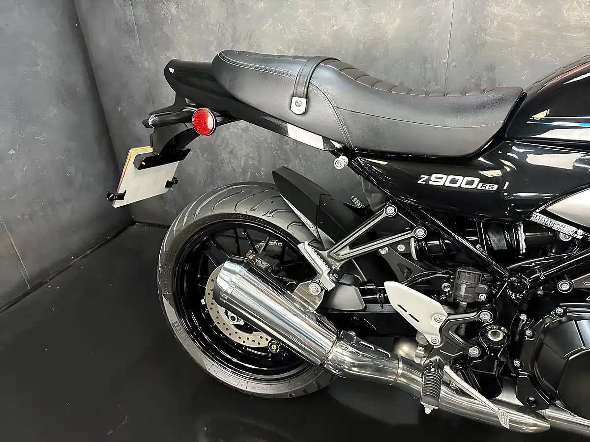 Used 2022 Kawasaki Z900 RS Modern Classic Black - Interior and Exterior details 7