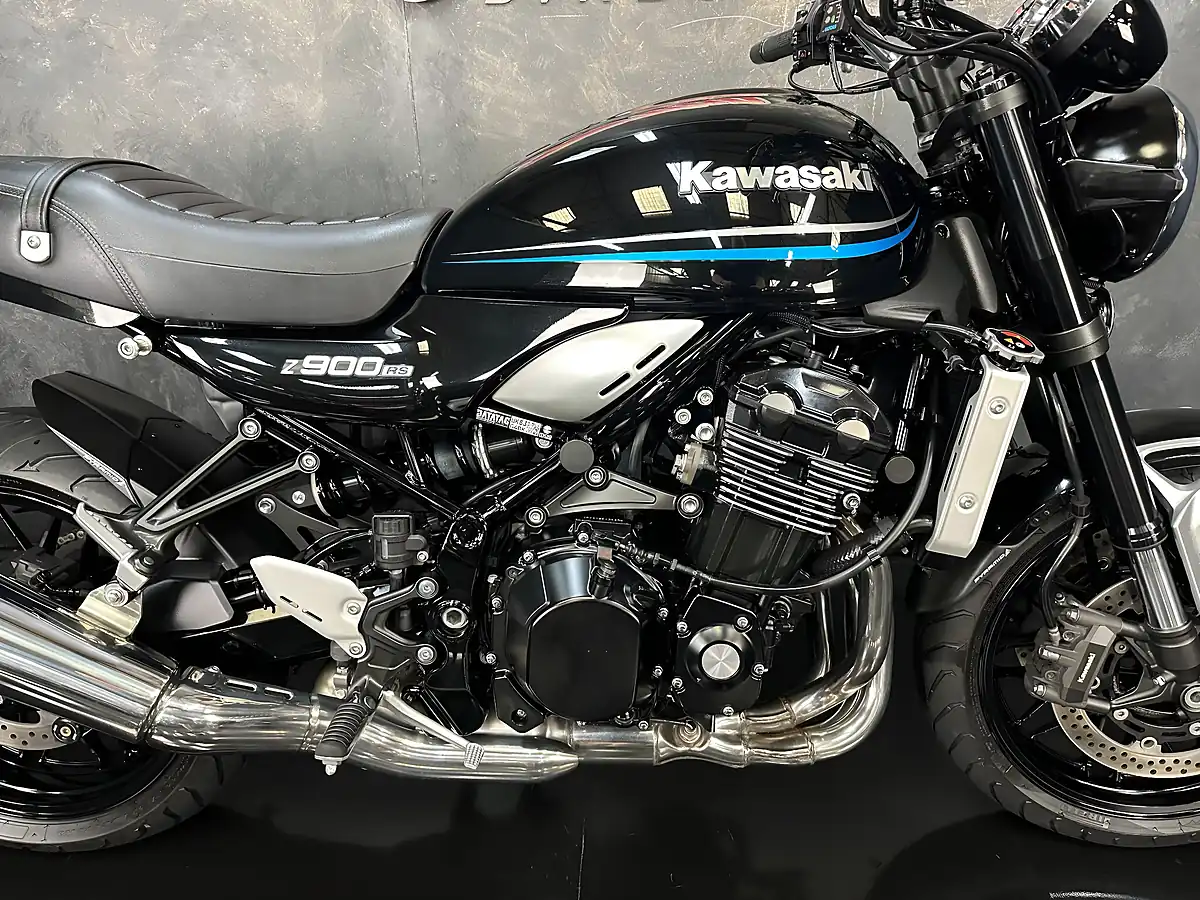 Used 2022 Kawasaki Z900 RS Modern Classic Black - Interior and Exterior details 8