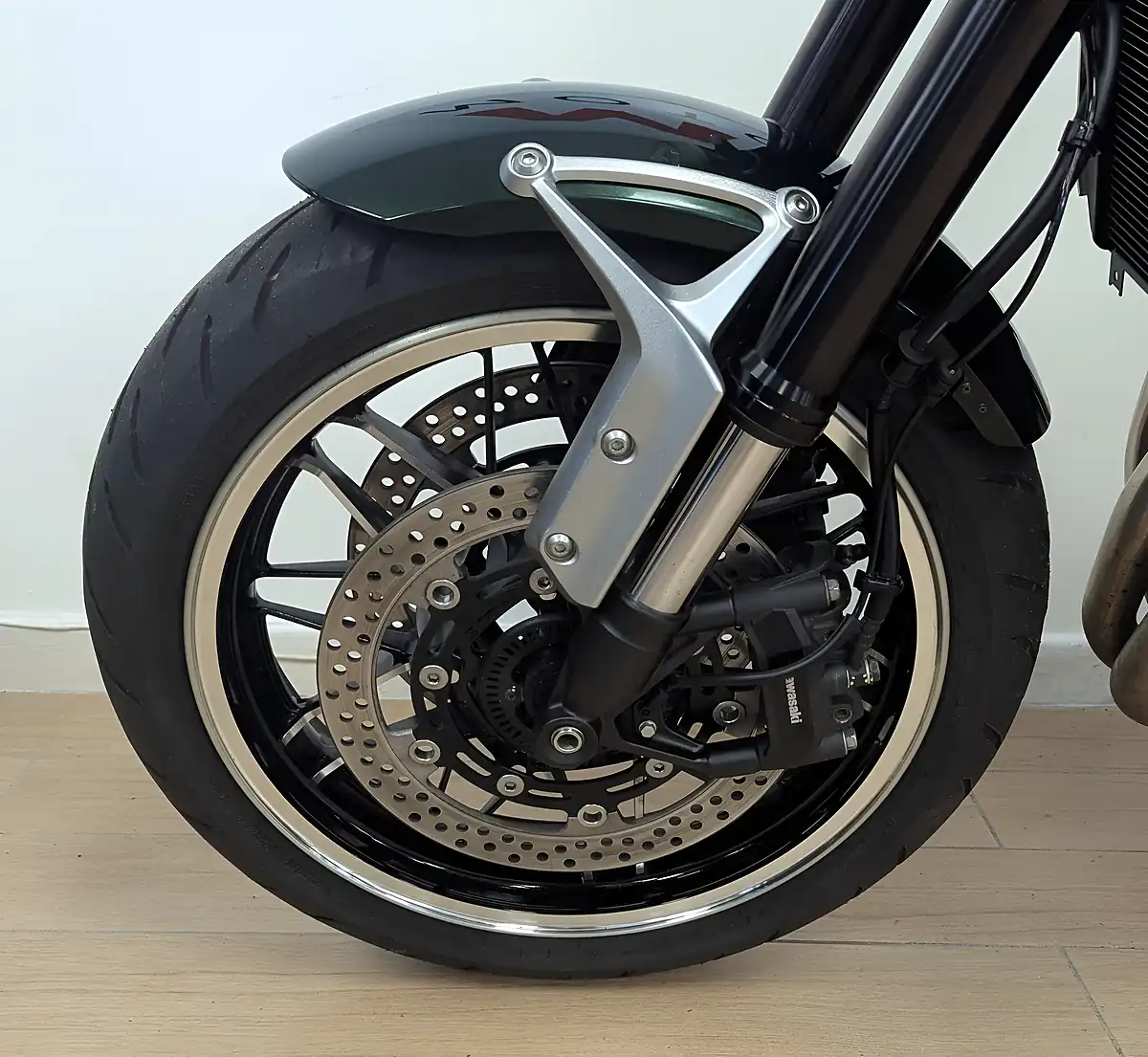 Used 2022 Kawasaki Z900 RS Modern Classic Green - Interior and Exterior details 13