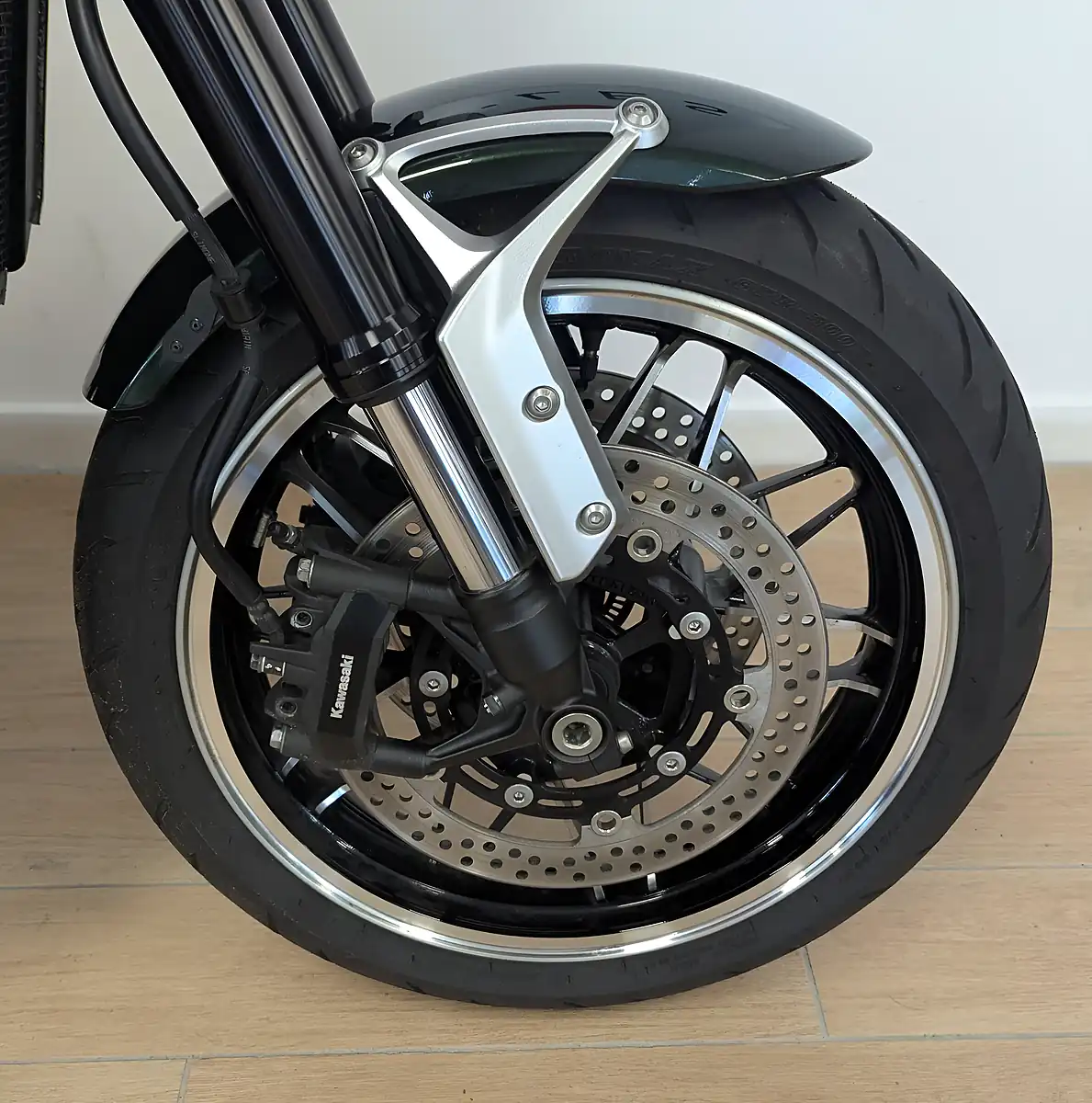 Used 2022 Kawasaki Z900 RS Modern Classic Green - Interior and Exterior details 14