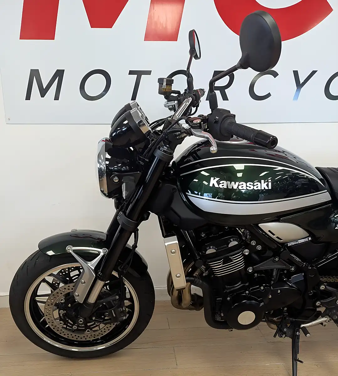 Used 2022 Kawasaki Z900 RS Modern Classic Green - Interior and Exterior details 15
