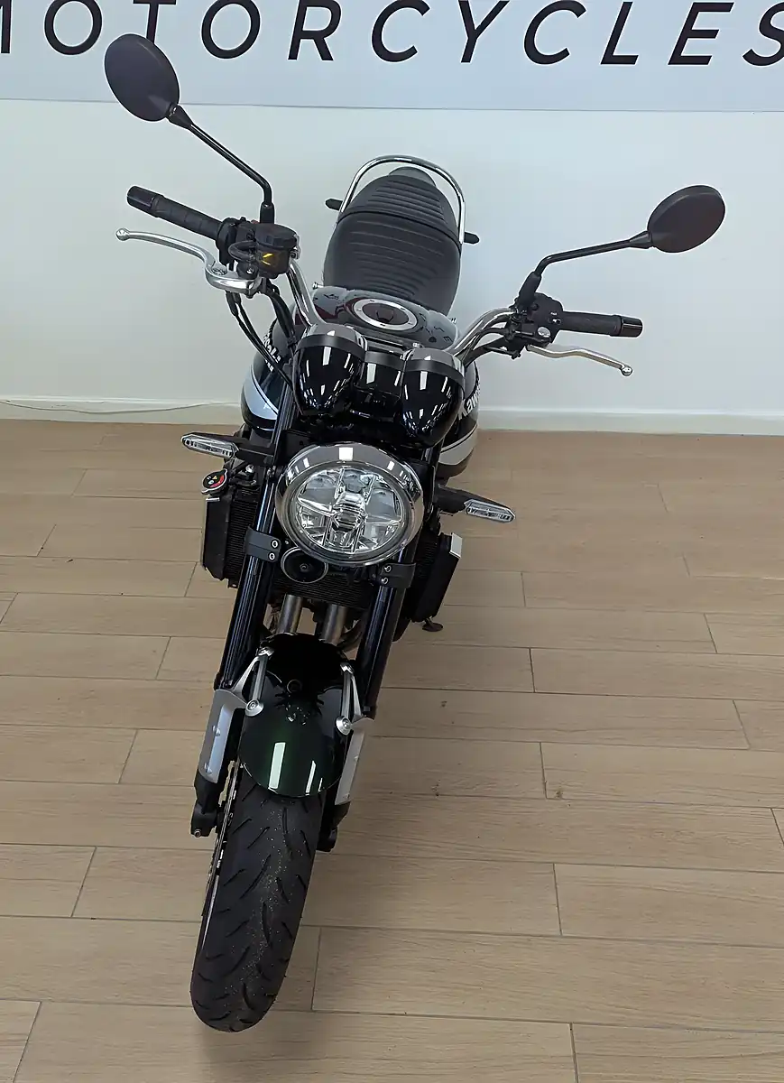 Used 2022 Kawasaki Z900 RS Modern Classic Green - Interior and Exterior details 18