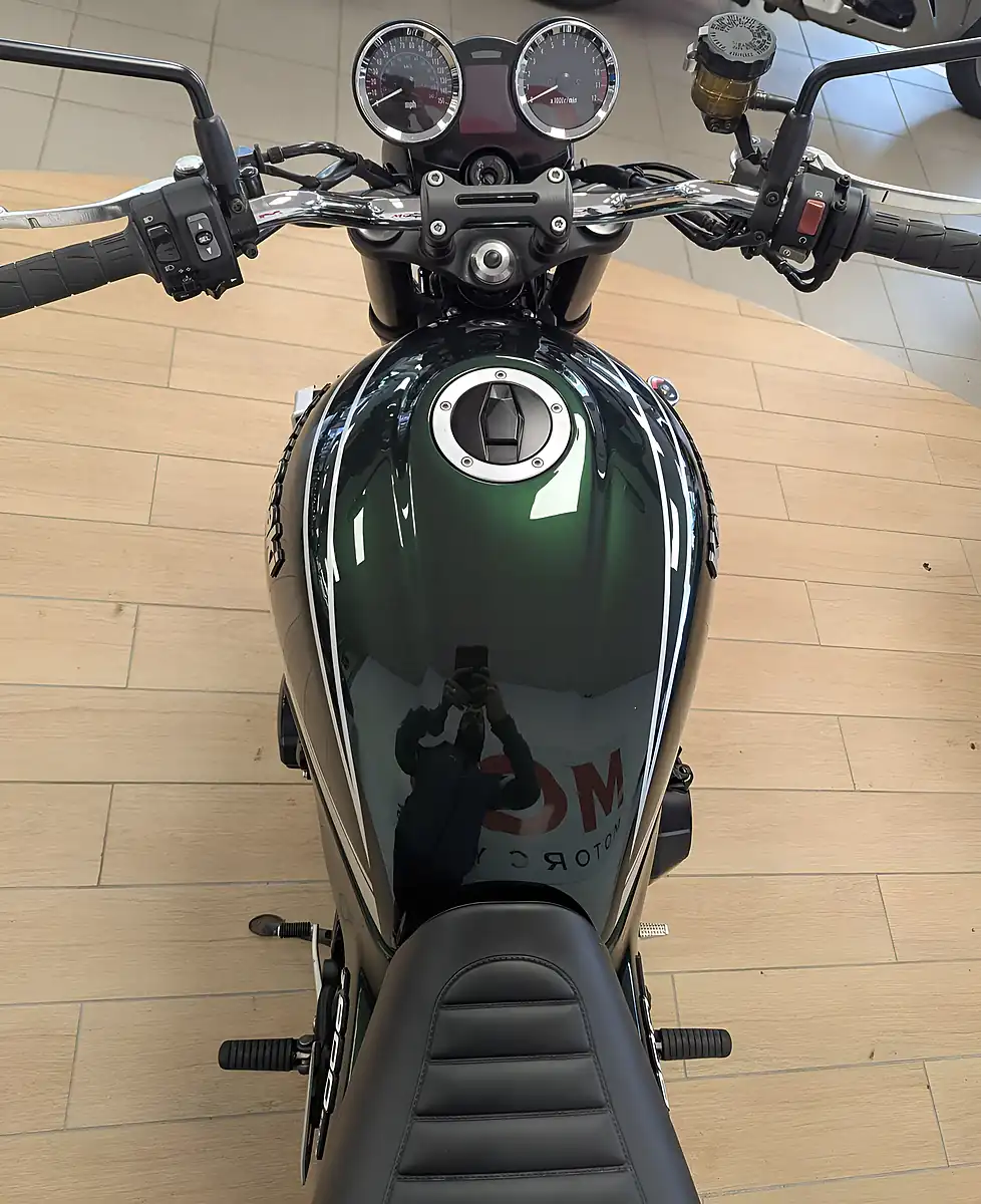 Used 2022 Kawasaki Z900 RS Modern Classic Green - Interior and Exterior details 19