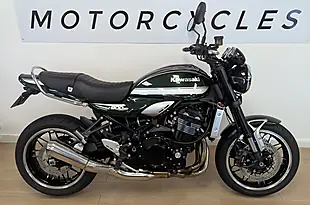 Used 2022 Kawasaki Z900 RS Modern Classic Green - Interior and Exterior details 4