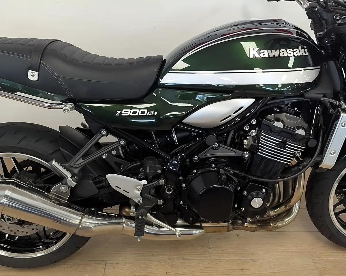 Used 2022 Kawasaki Z900 RS Modern Classic Green - Interior and Exterior details 5