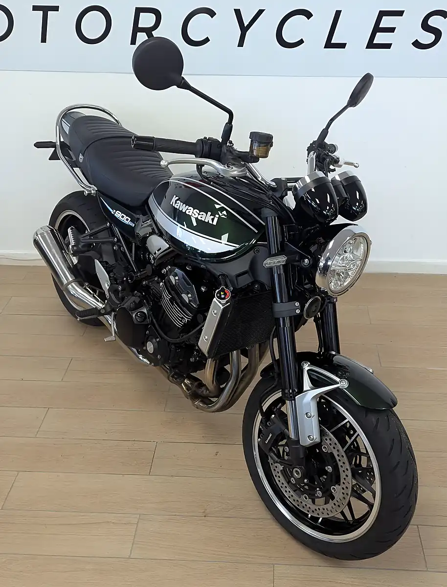 Used 2022 Kawasaki Z900 RS Modern Classic Green - Interior and Exterior details 7