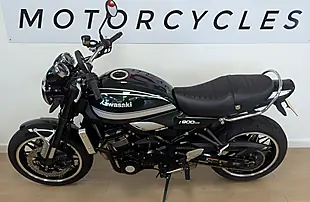 Used 2022 Kawasaki Z900 RS Modern Classic Green - Interior and Exterior details 8