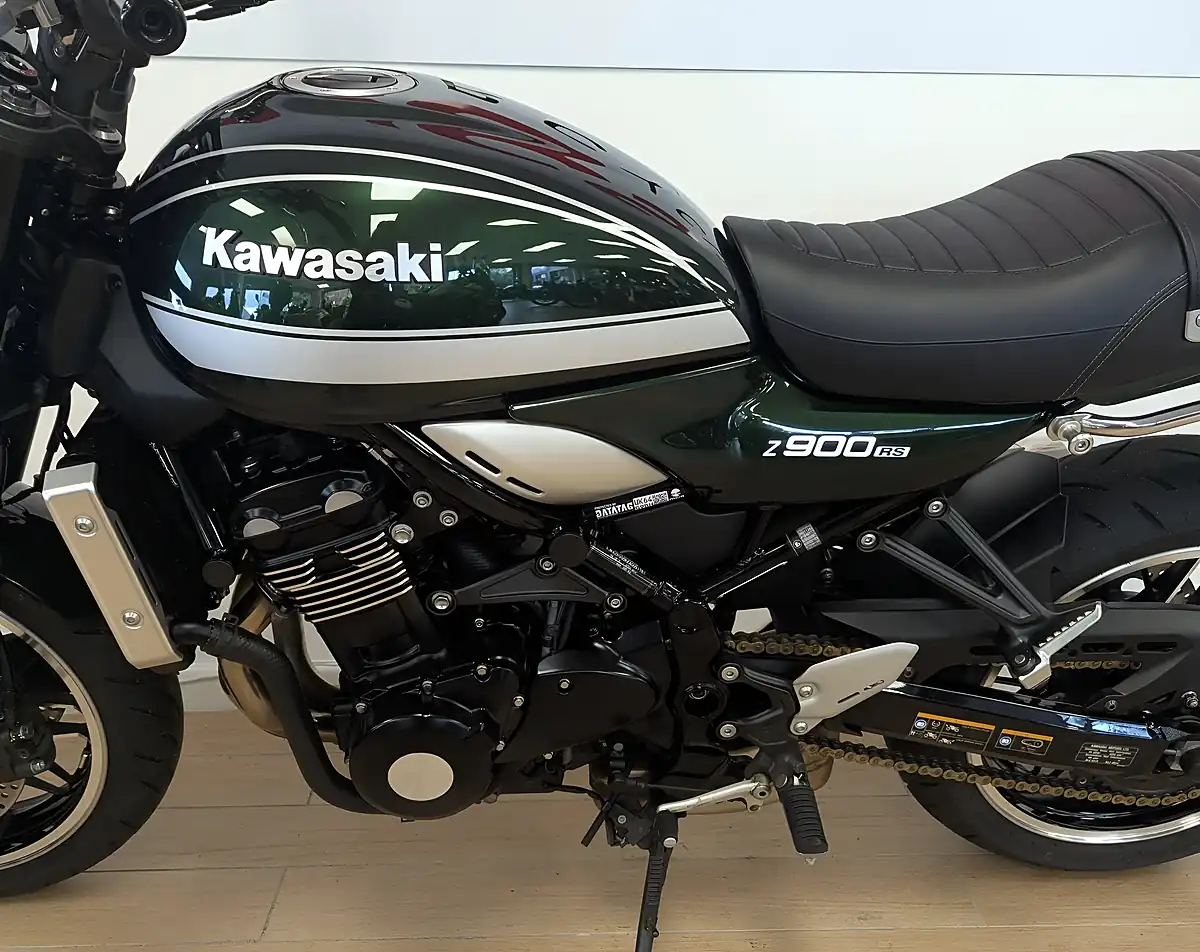 Used 2022 Kawasaki Z900 RS Modern Classic Green - Interior and Exterior details 9