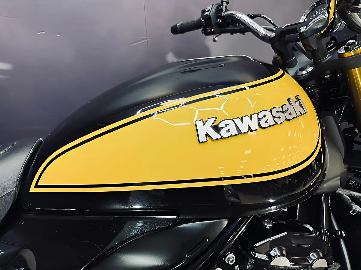 Used 2022 Kawasaki Z900 RS Se Yellow Ball - Interior and Exterior details 6