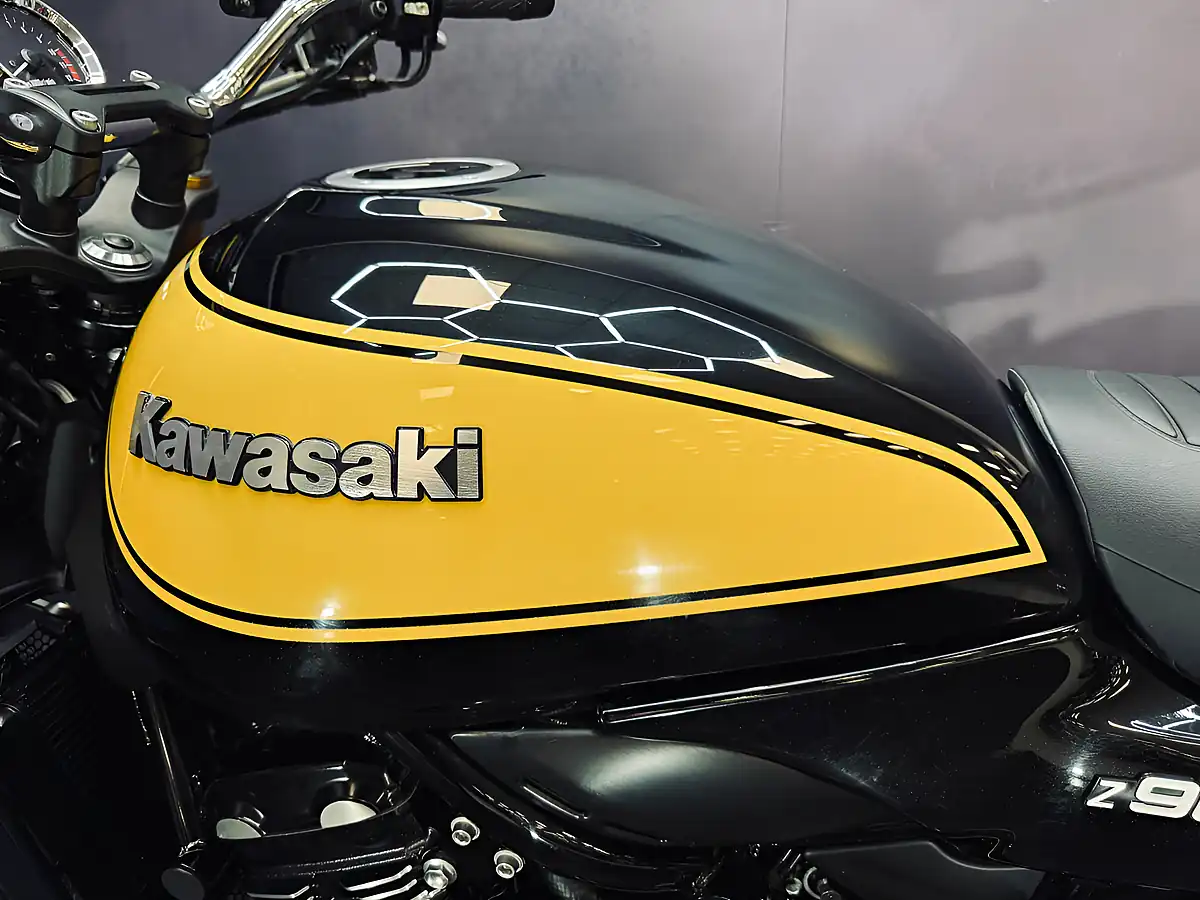 Used 2022 Kawasaki Z900 RS Se Yellow Ball - Interior and Exterior details 9
