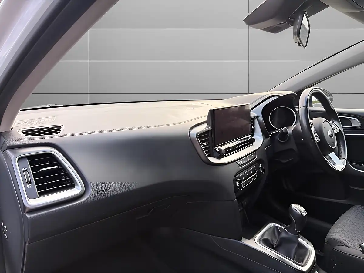 Used 2022 Kia Ceed 2 Nav White - Interior and Exterior details 12