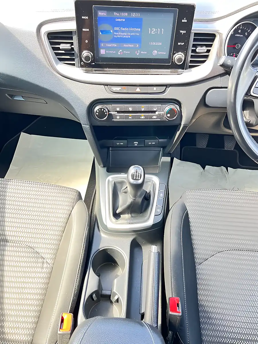 Used 2022 Kia Ceed 2 Silver - Interior and Exterior details 12