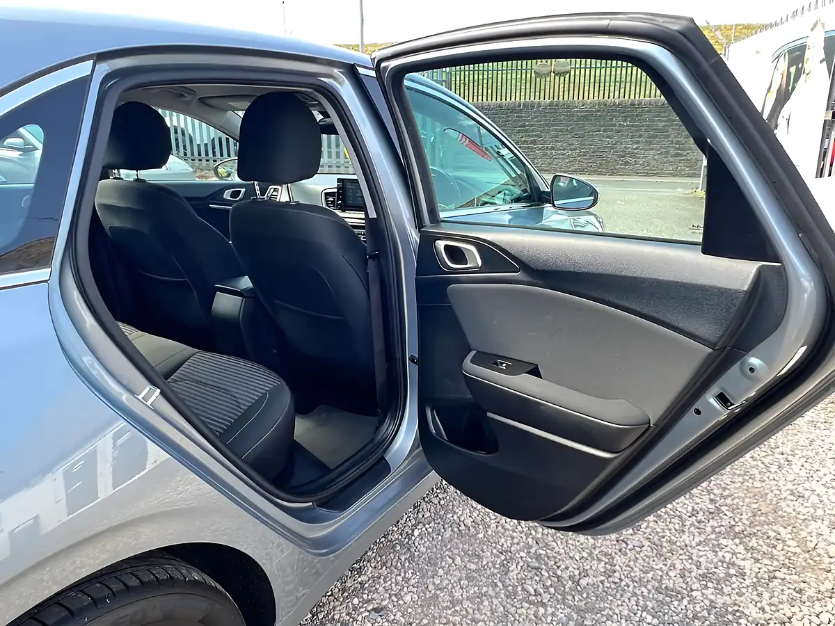 Used 2022 Kia Ceed 2 Silver - Interior and Exterior details 14
