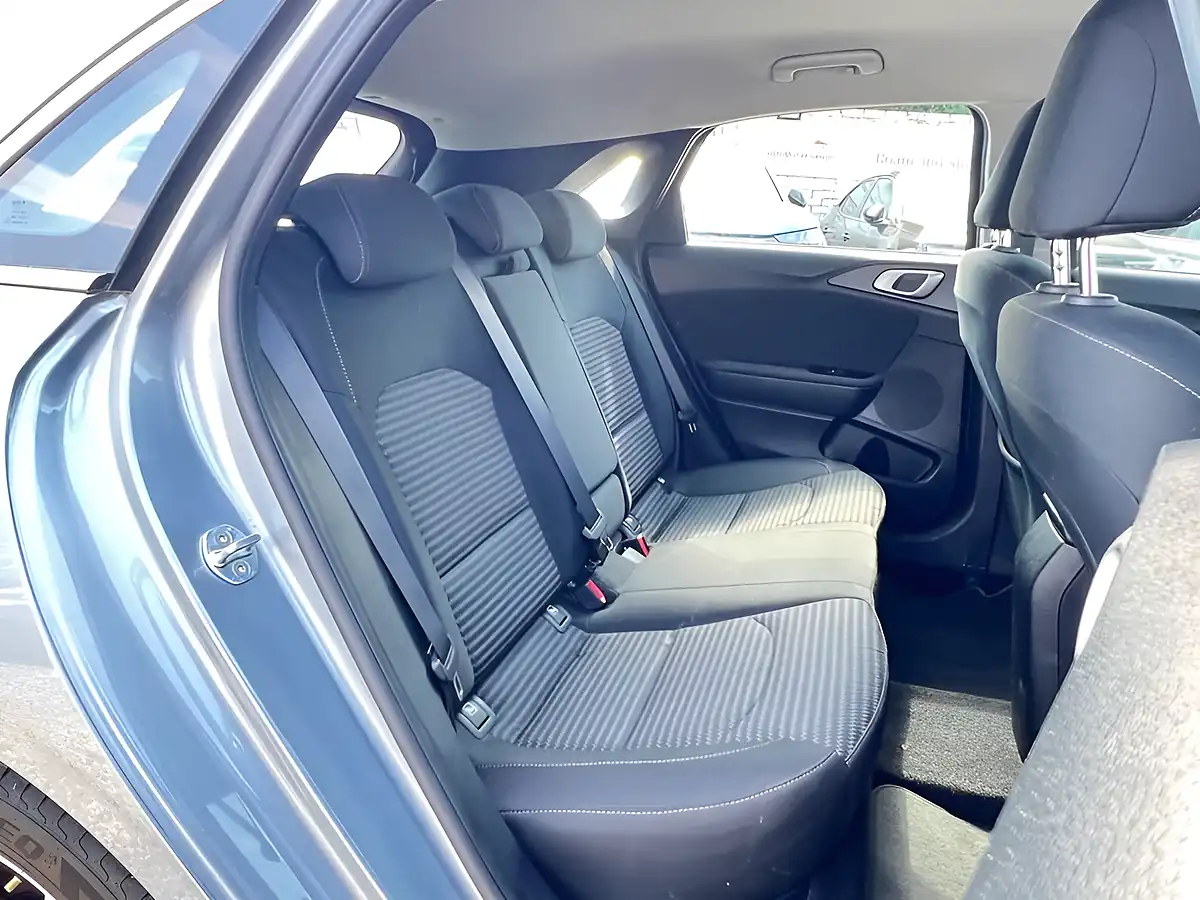 Used 2022 Kia Ceed 2 Silver - Interior and Exterior details 15