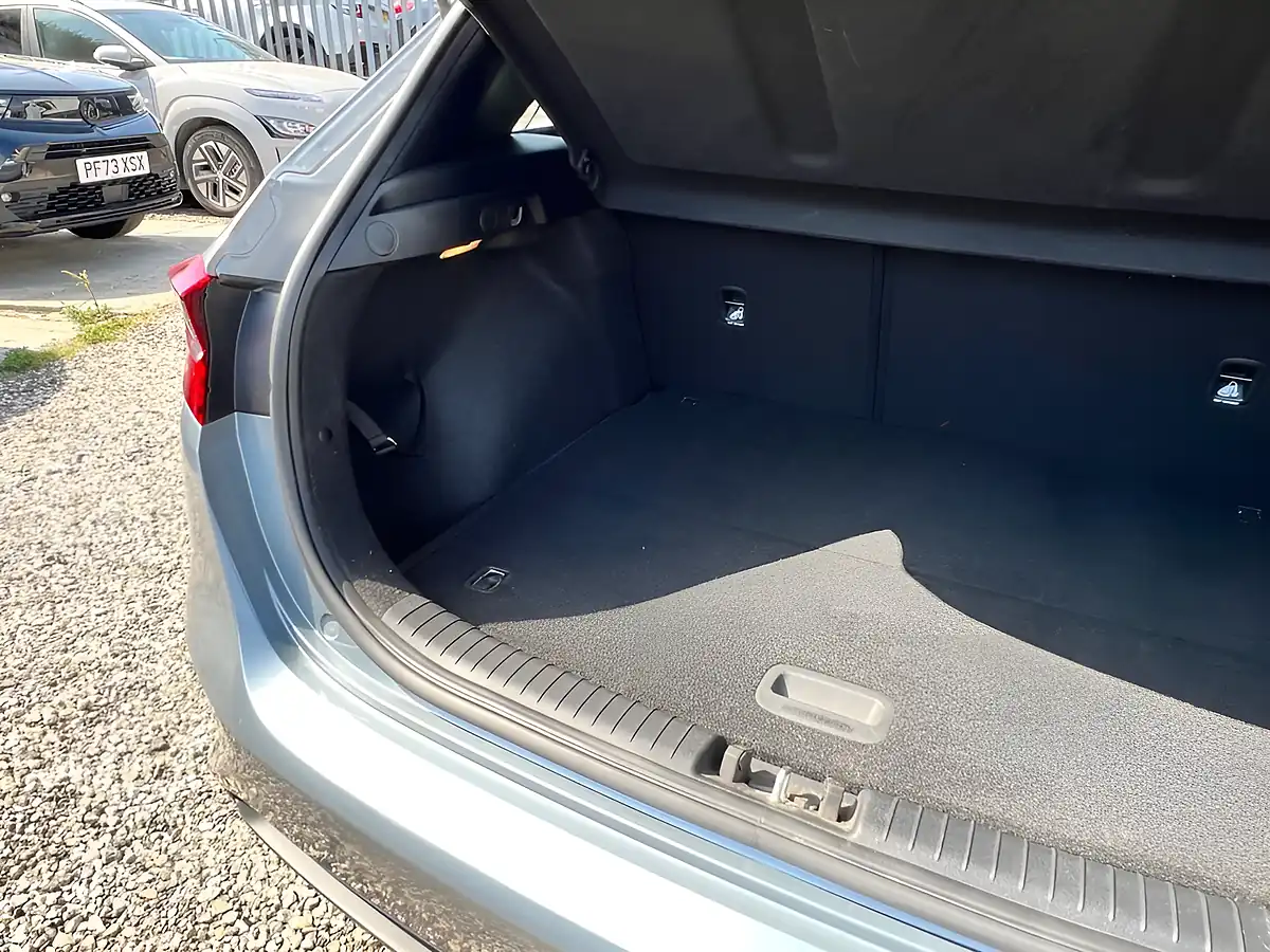 Used 2022 Kia Ceed 2 Silver - Interior and Exterior details 17
