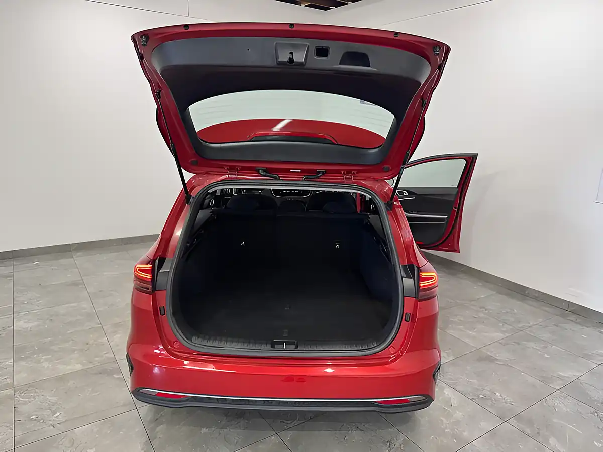 Used 2022 Kia Ceed 2 Sportswagon Red - Interior and Exterior details 13