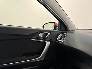 Used 2022 Kia Ceed 2 Sportswagon Red - Interior and Exterior details 19