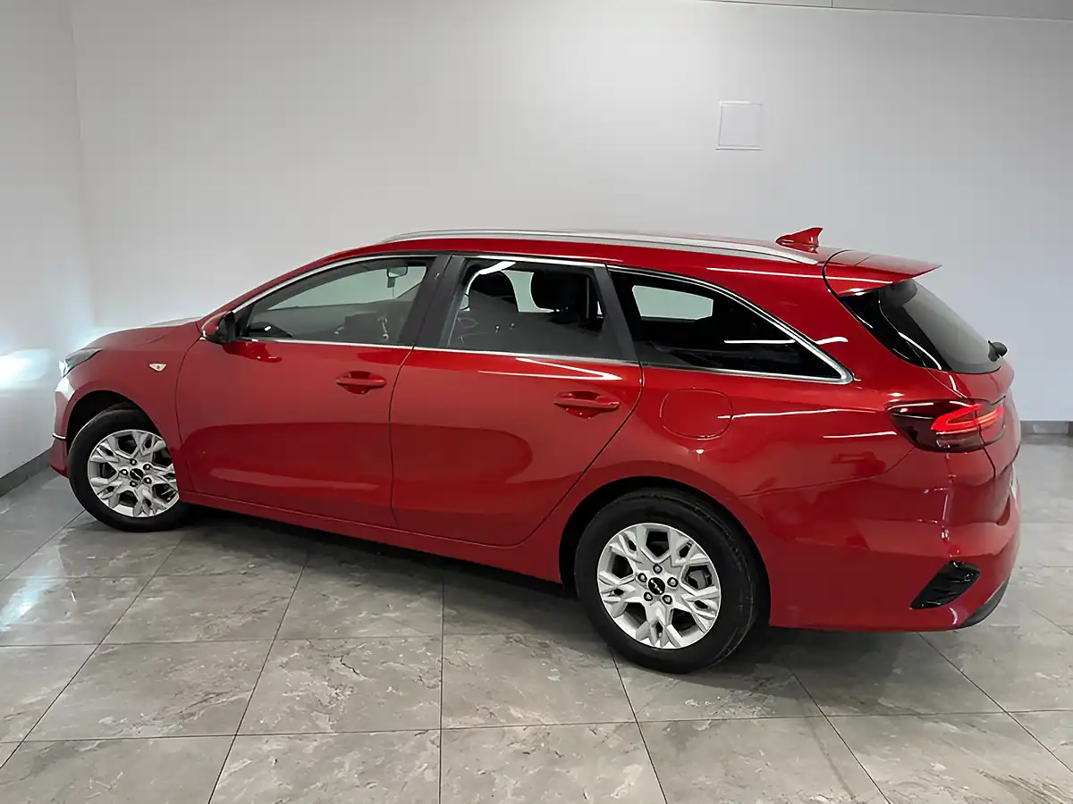 Used 2022 Kia Ceed 2 Sportswagon Red - Interior and Exterior details 6