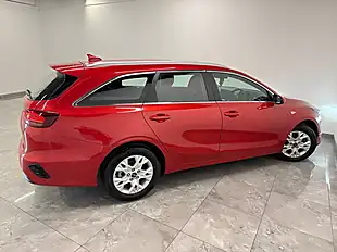 Used 2022 Kia Ceed 2 Sportswagon Red - Interior and Exterior details 8