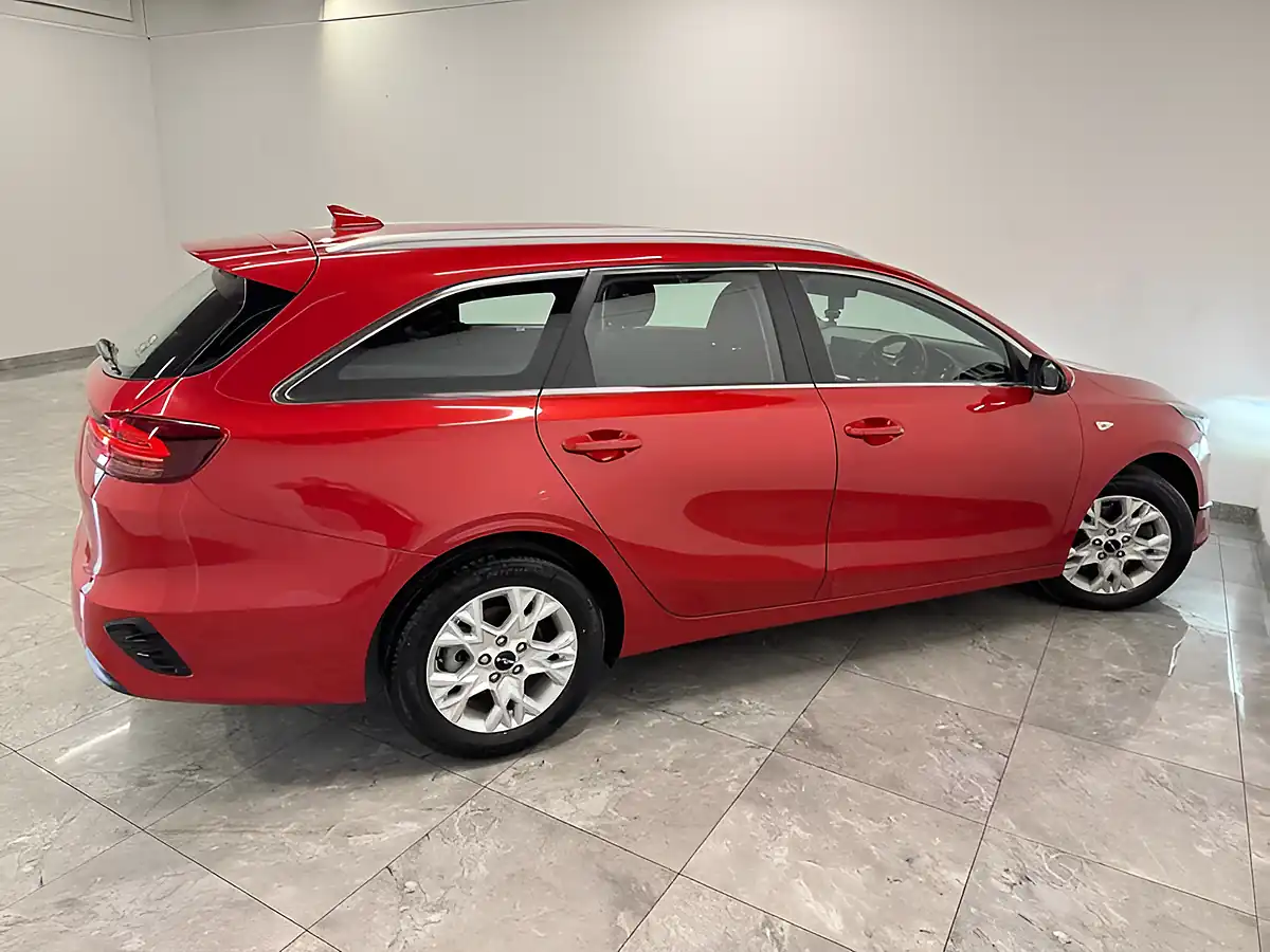 Used 2022 Kia Ceed 2 Sportswagon Red - Interior and Exterior details 8