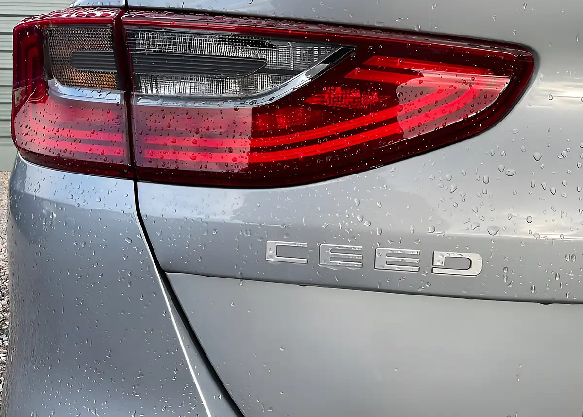 Used 2022 Kia Ceed 3 Isg Silver - Interior and Exterior details 13