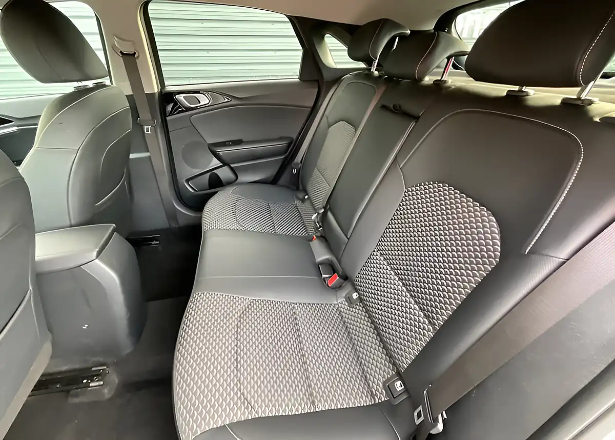 Used 2022 Kia Ceed 3 Isg Silver - Interior and Exterior details 14