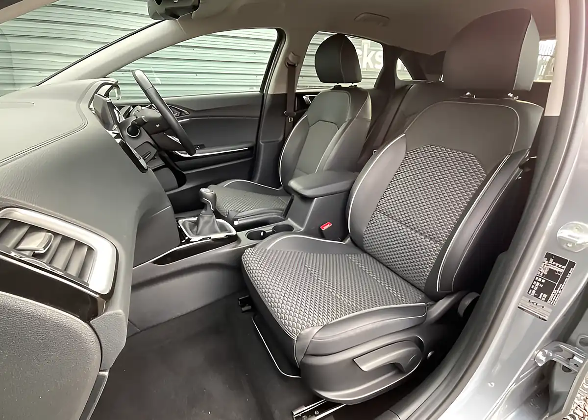 Used 2022 Kia Ceed 3 Isg Silver - Interior and Exterior details 17