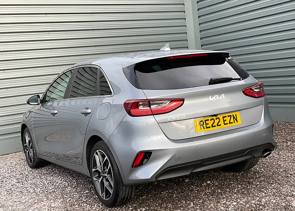 Used 2022 Kia Ceed 3 Isg Silver - Interior and Exterior details 9