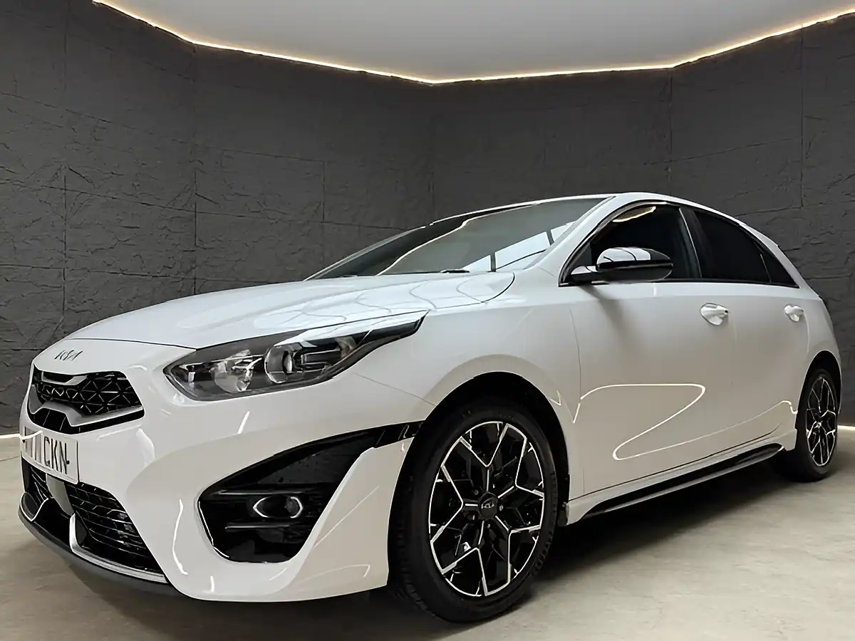 Used 2022 Kia Ceed GT-Line White - Interior and Exterior details 10