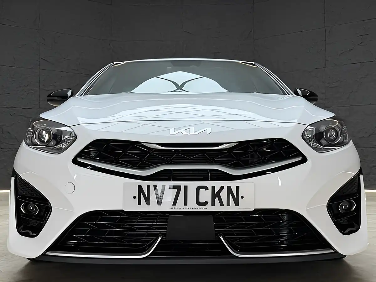 Used 2022 Kia Ceed GT-Line White - Interior and Exterior details 11