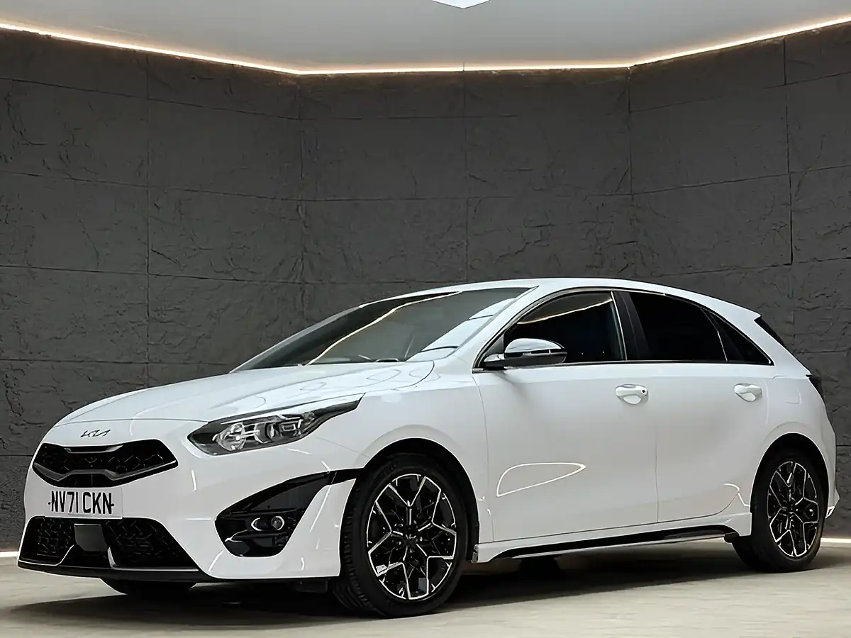 Used 2022 Kia Ceed GT-Line White - Interior and Exterior details 13
