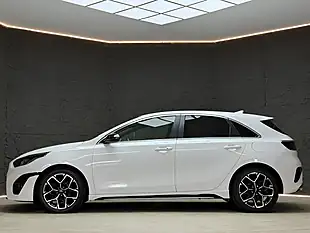 Used 2022 Kia Ceed GT-Line White - Interior and Exterior details 14