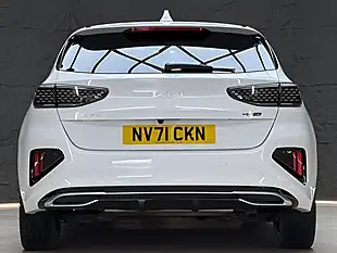 Used 2022 Kia Ceed GT-Line White - Interior and Exterior details 17