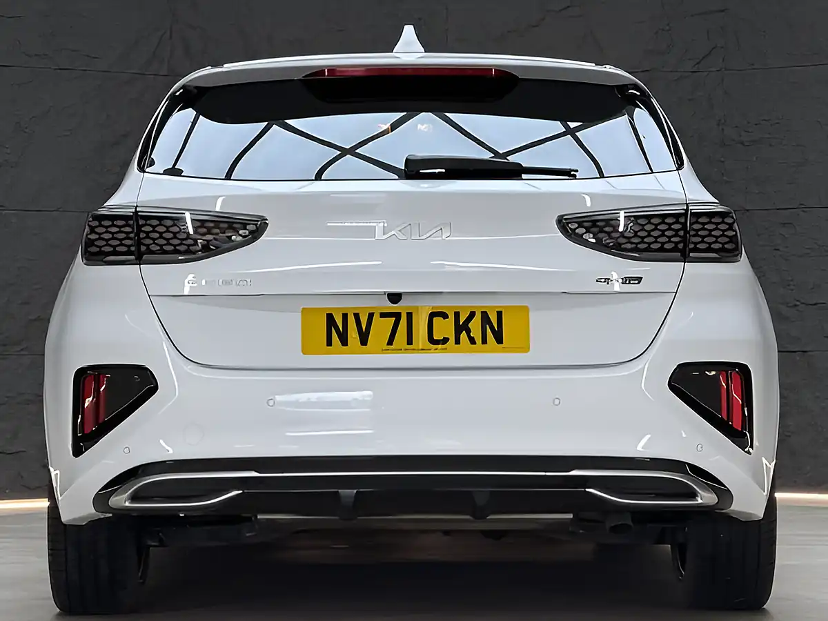 Used 2022 Kia Ceed GT-Line White - Interior and Exterior details 17