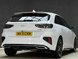 Used 2022 Kia Ceed GT-Line White - Interior and Exterior details 18