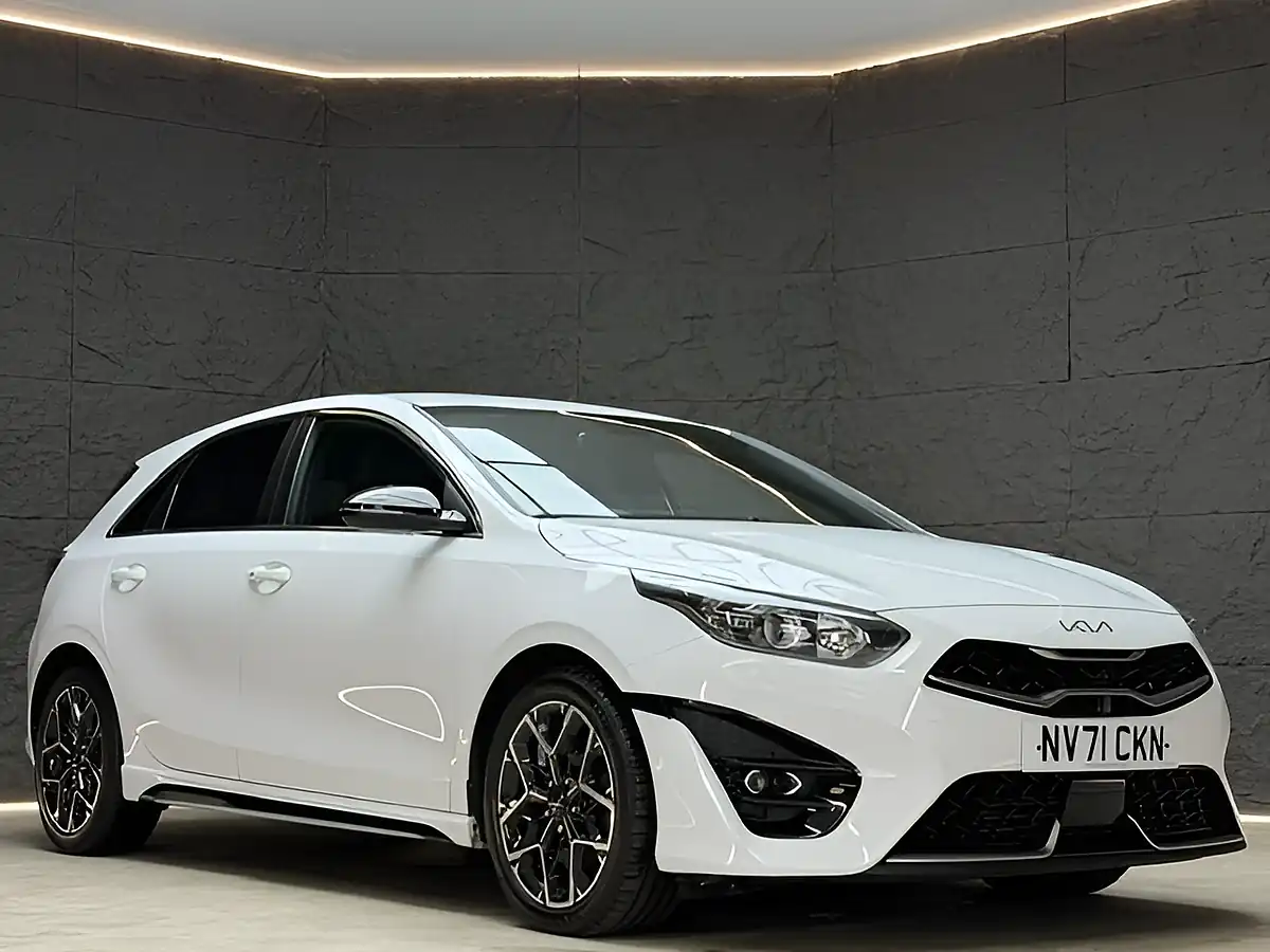 Used 2022 Kia Ceed GT-Line White - Interior and Exterior details 2