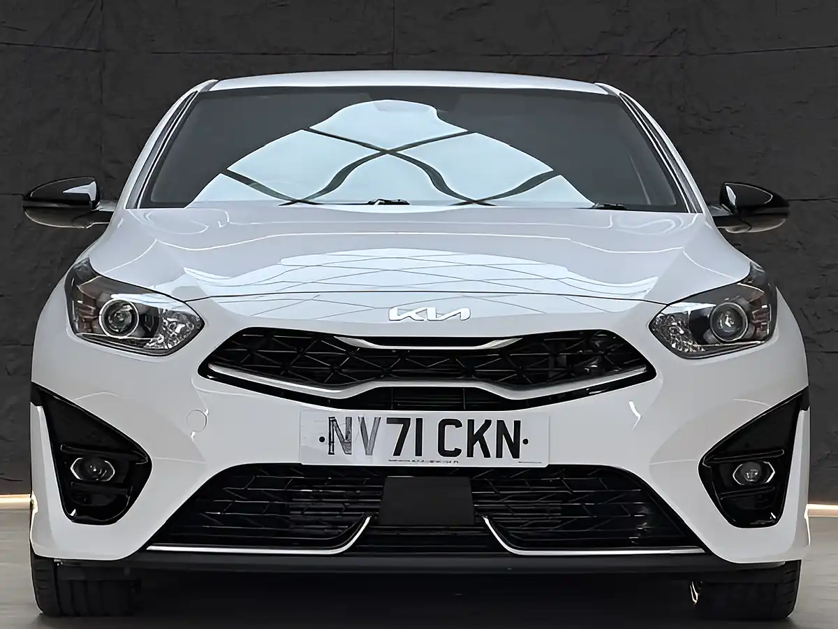 Used 2022 Kia Ceed GT-Line White - Interior and Exterior details 3