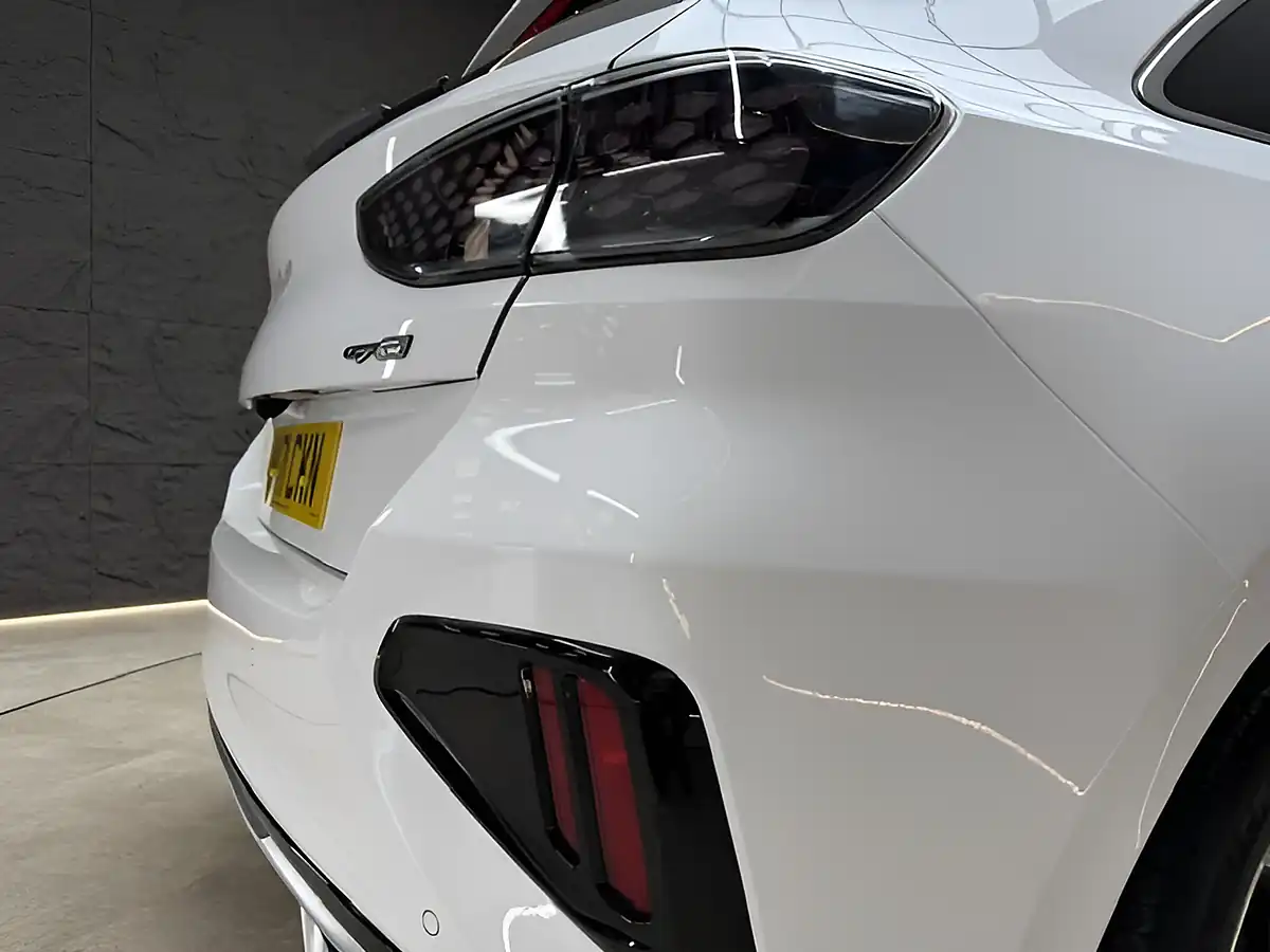 Used 2022 Kia Ceed GT-Line White - Interior and Exterior details 4