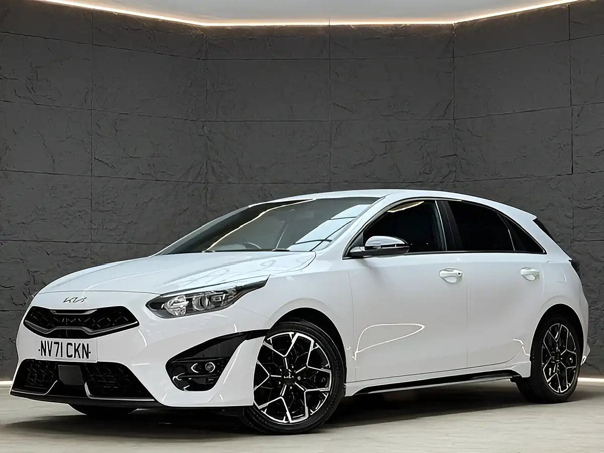 Used 2022 Kia Ceed GT-Line White - Interior and Exterior details 5