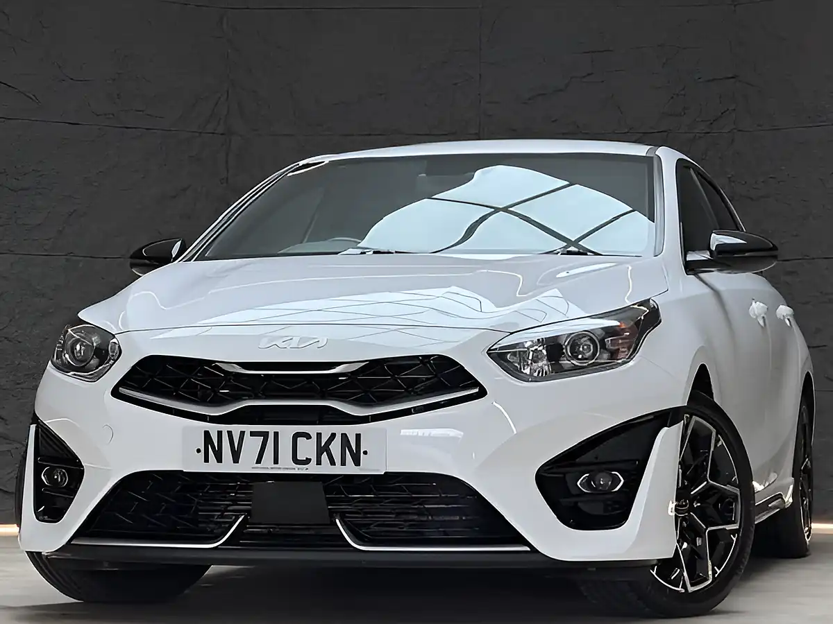 Used 2022 Kia Ceed GT-Line White - Interior and Exterior details 7