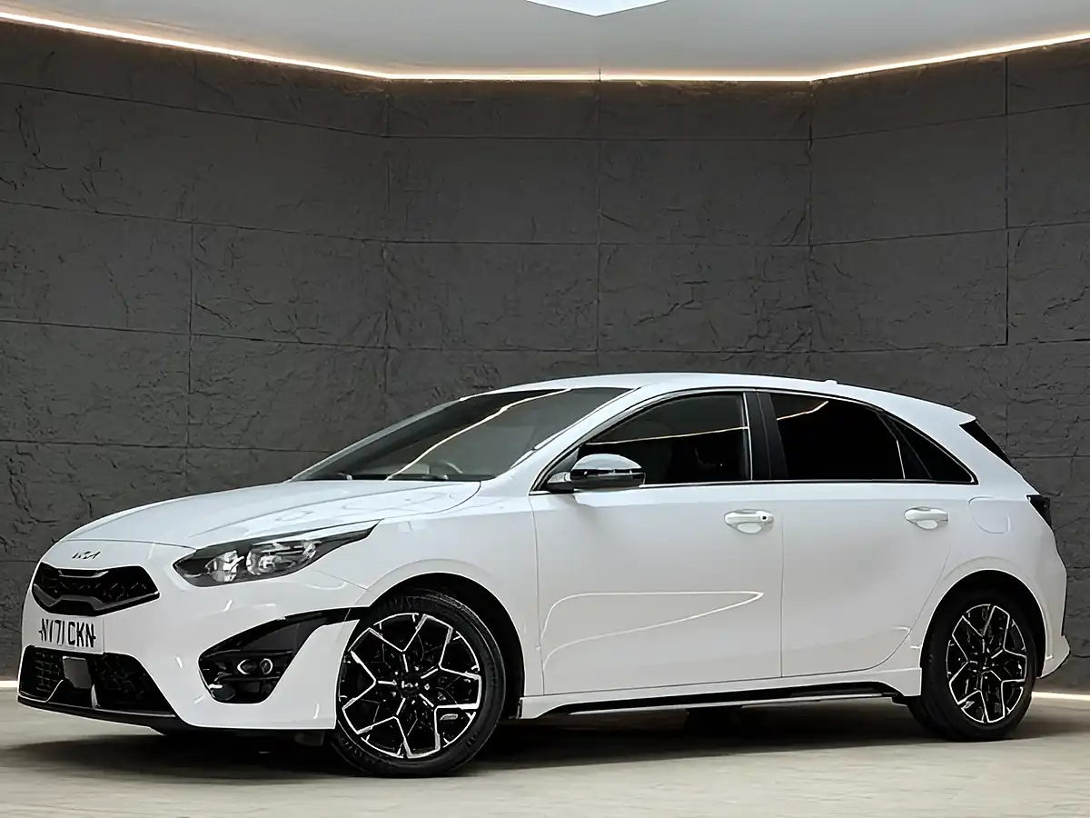 Used 2022 Kia Ceed GT-Line White - Interior and Exterior details 9