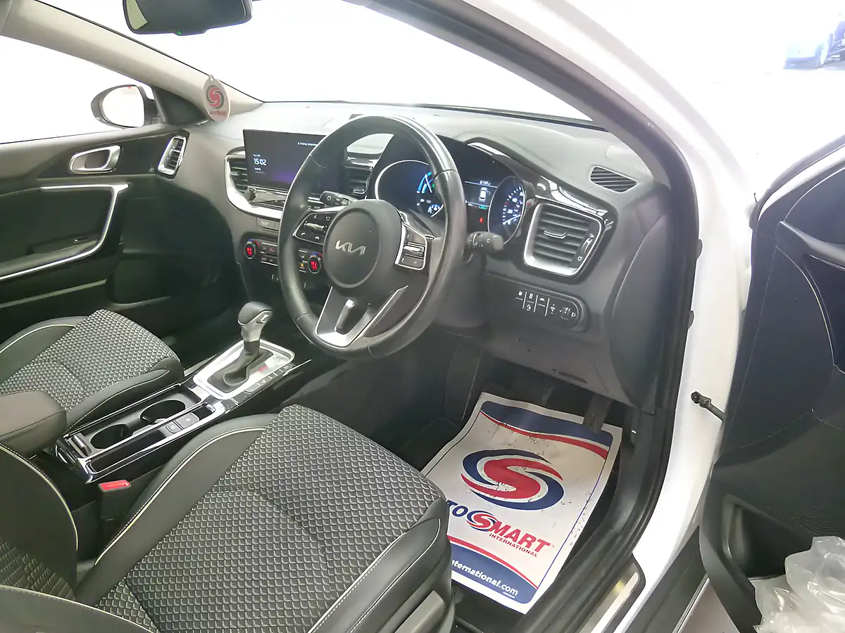 Used 2022 Kia Ceed Xceed 3 White - Interior and Exterior details 13