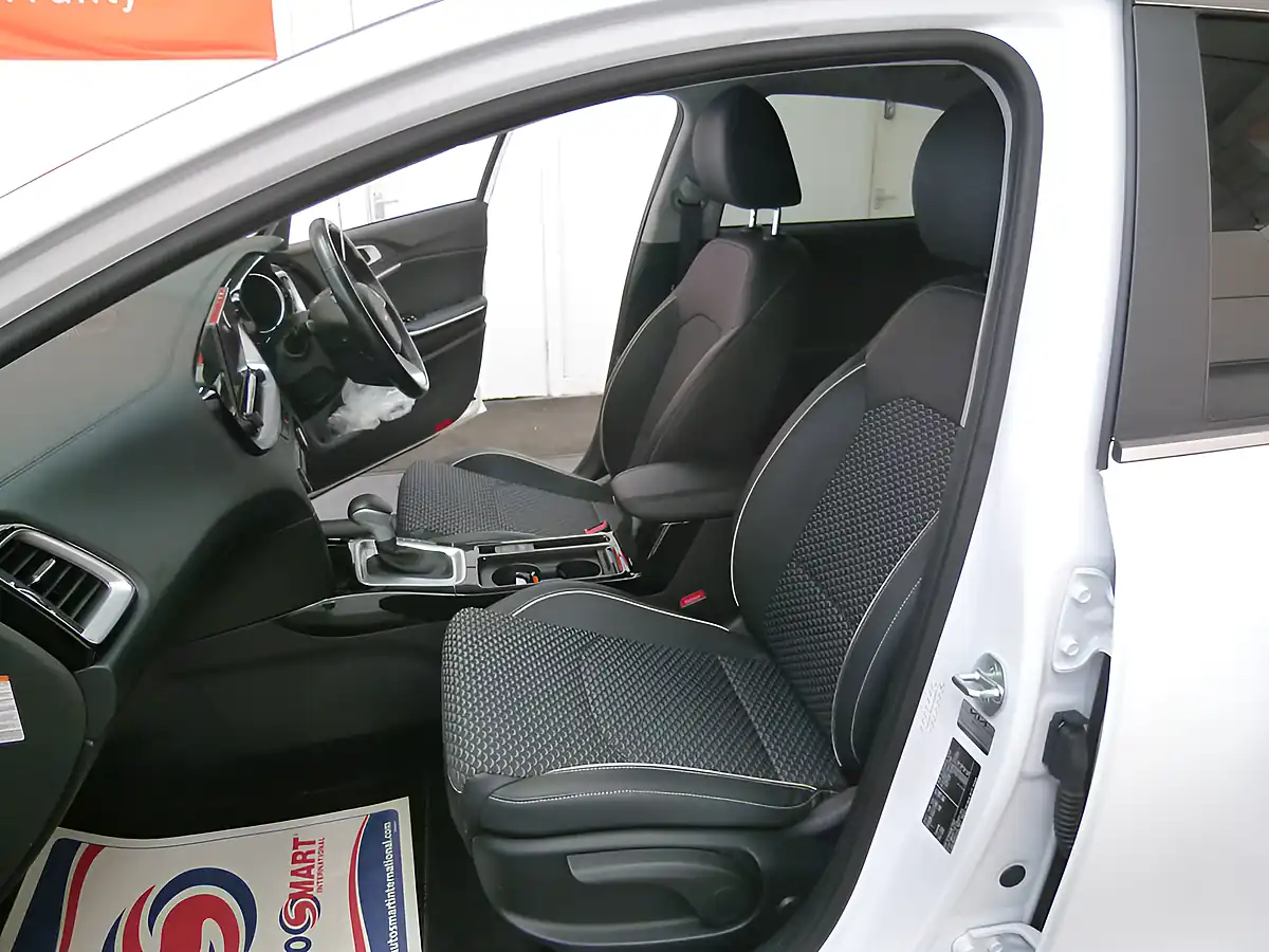 Used 2022 Kia Ceed Xceed 3 White - Interior and Exterior details 14