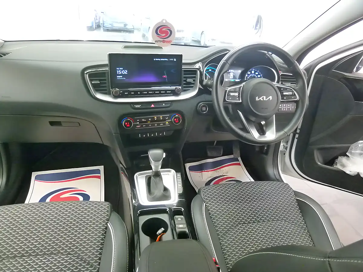 Used 2022 Kia Ceed Xceed 3 White - Interior and Exterior details 16